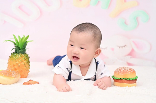 新乡宝宝在妈妈肚子里